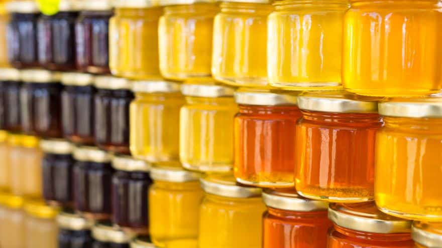 Différents types de miel en France, du plus clair au plus foncé